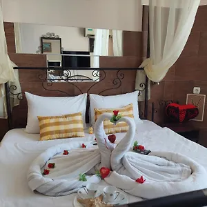https://paralax-hotel.goldensandshotels.net